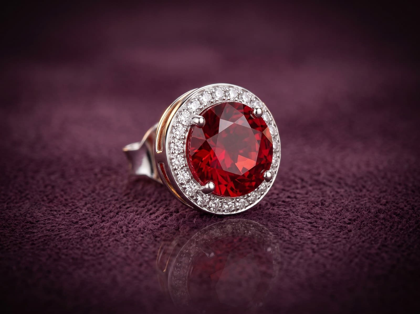 Rannah · Stunning Framed Round Stone Diamond Earring