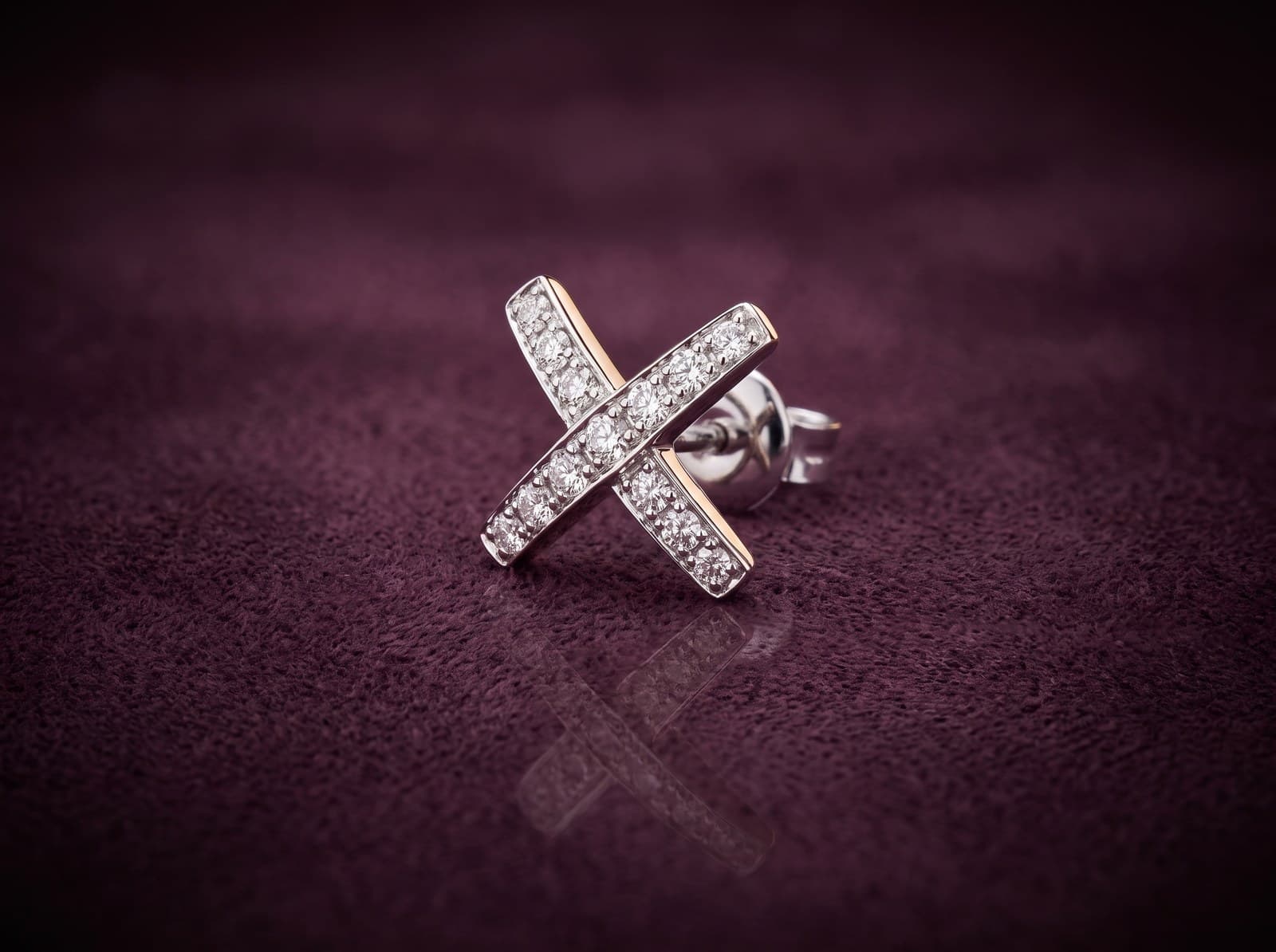Wattar · X-Shape Stud Diamond Earring Ii