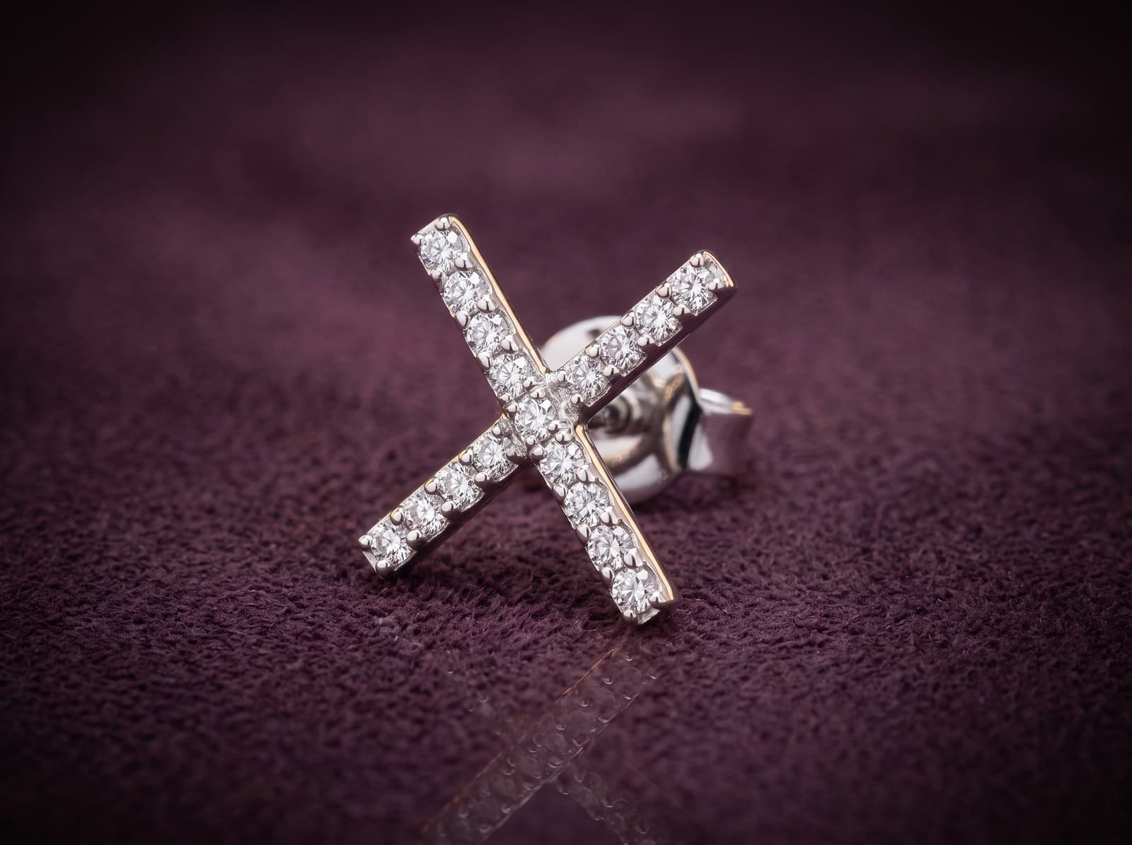 Anin · X-Shape Stud Diamond Earring Ii