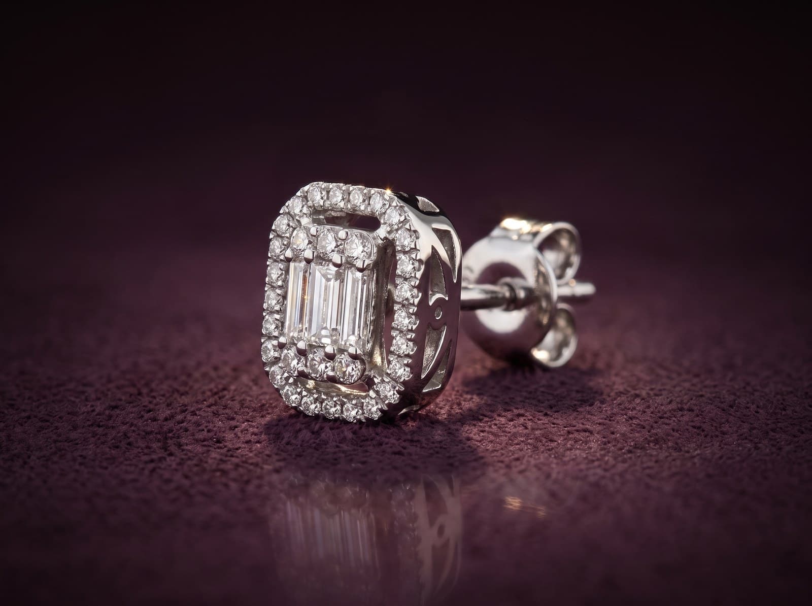 Ghinaa · Sparkling Framed Emerald Stud Diamond Earring