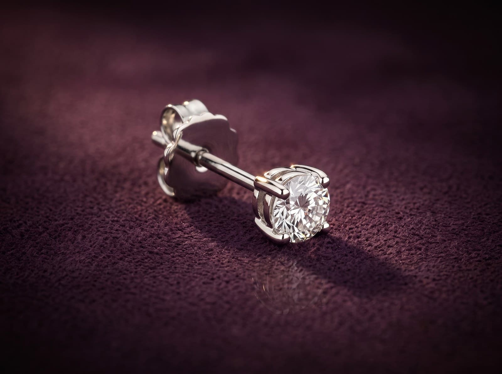 Hazz · Elegant One Stoned Stud Diamond Earring