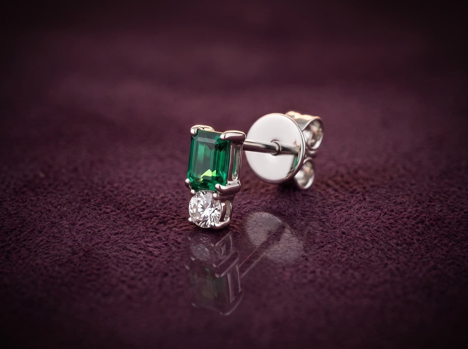 Shu'a · Squared With Round Stone Diamond Piercing