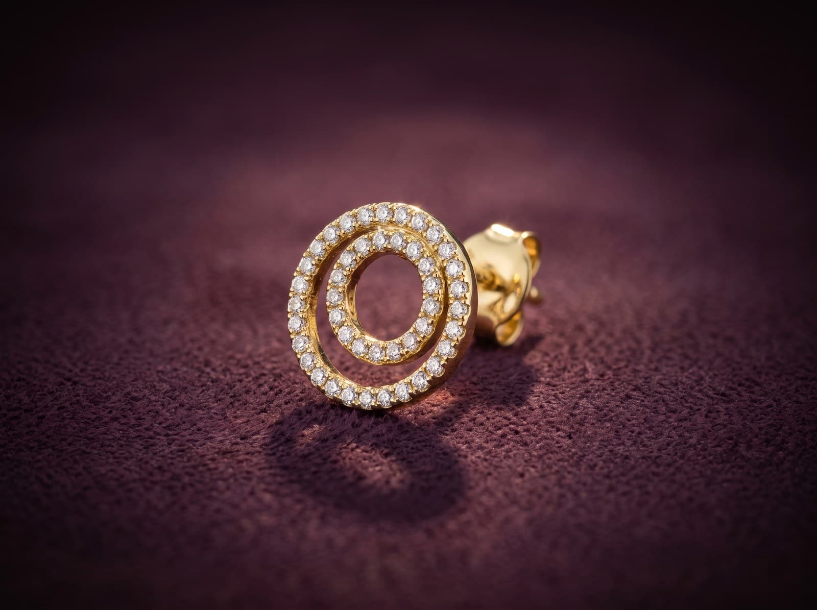 Daqiq · Doubled Hollow Circles Stud Diamond Piercing — studio