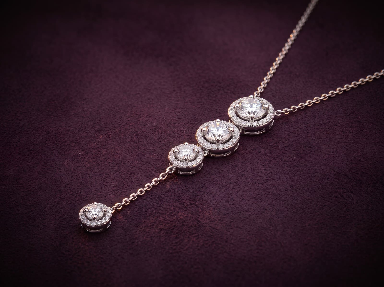 Almas · Pretty Round Y-Shape Diamond Necklace