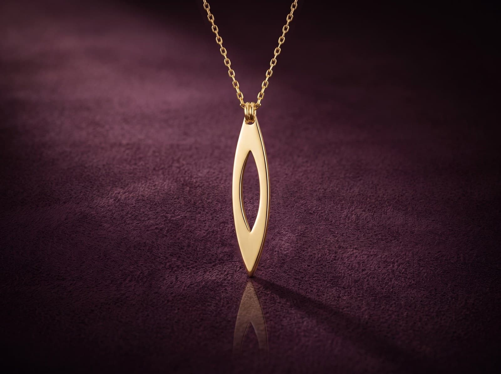 Muna · Ellipse Gold Necklace — studio