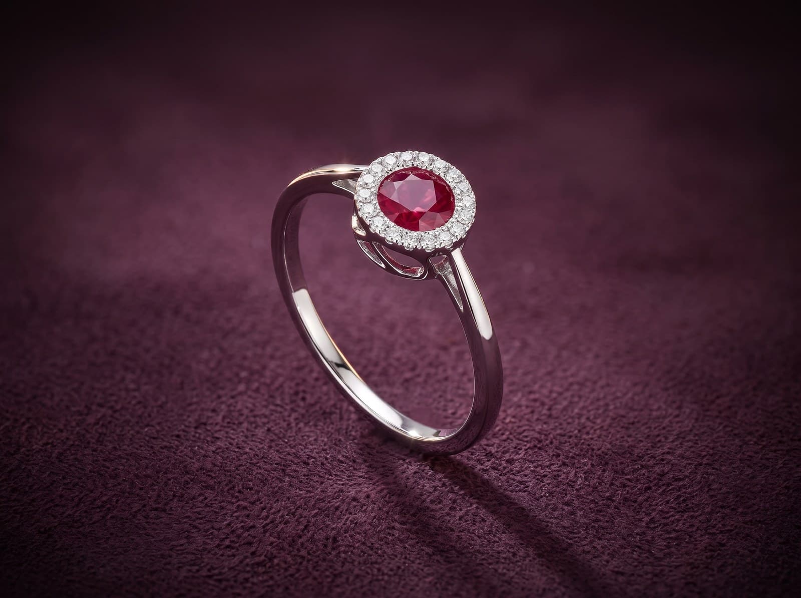 Jumana · Coloured Round Stone Diamond Ring