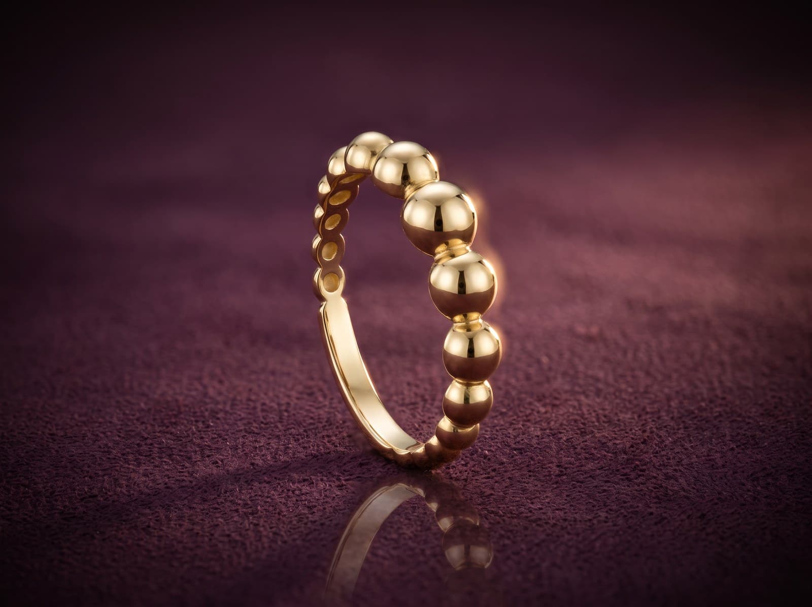 Sabaa · Shinny Connected Plain Beads Gold Band — studio