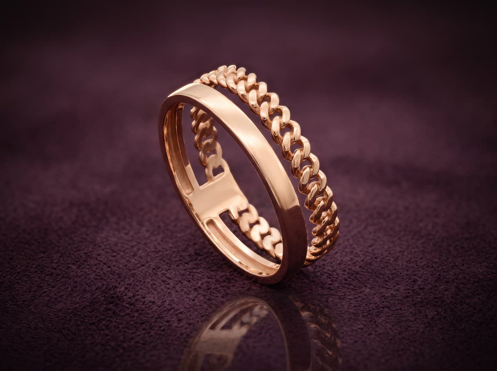 Ulfa · Oval X-Shape Gold Ring — studio